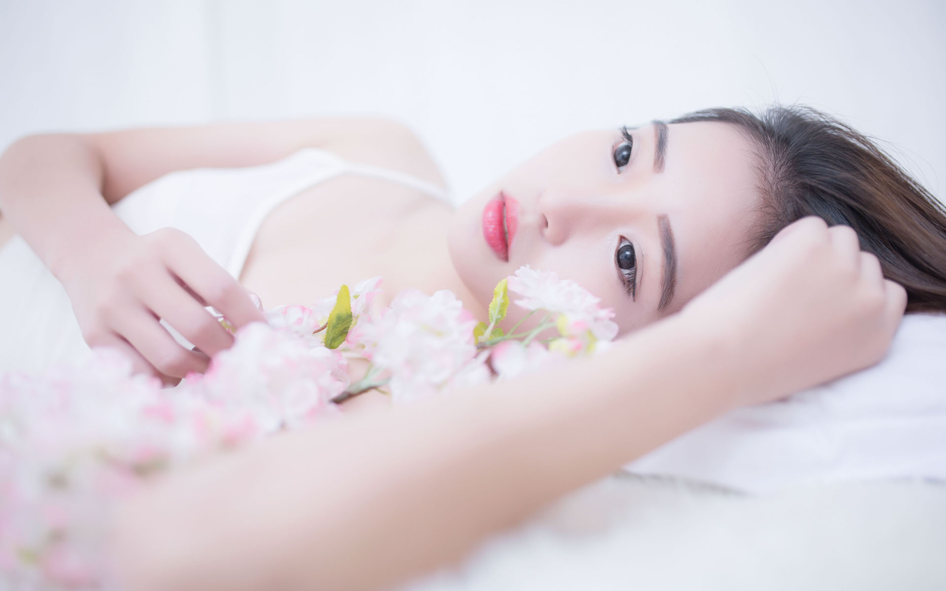 对爱泼斯坦案改口后，特朗普陷入多重“围攻” | 国际识局